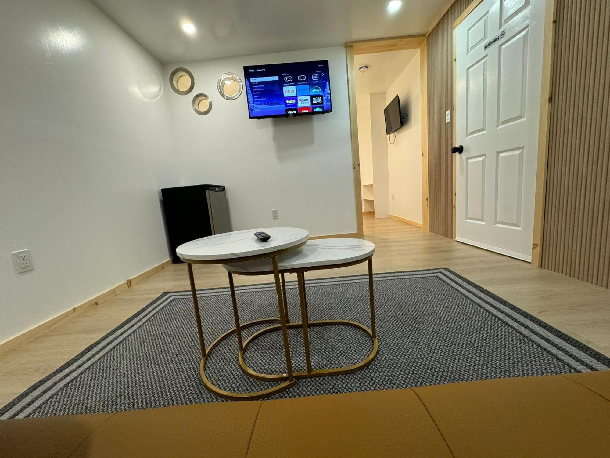 Private Entrance, Private Bathroom, Bedroom And Workspace Ottawa Eksteriør billede