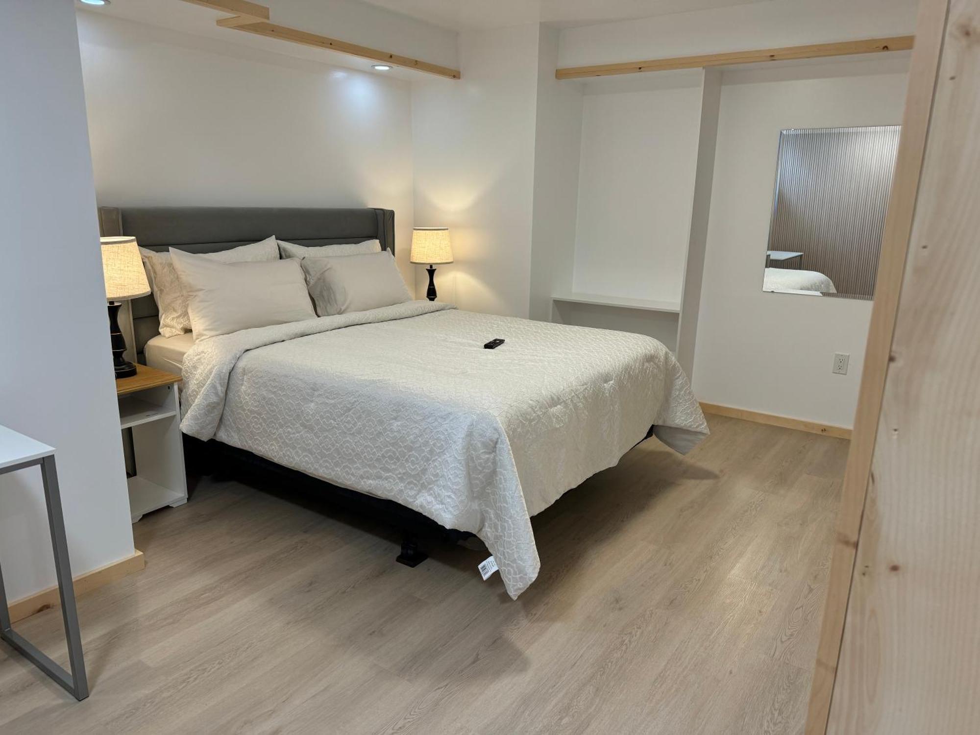 Private Entrance, Private Bathroom, Bedroom And Workspace Ottawa Eksteriør billede