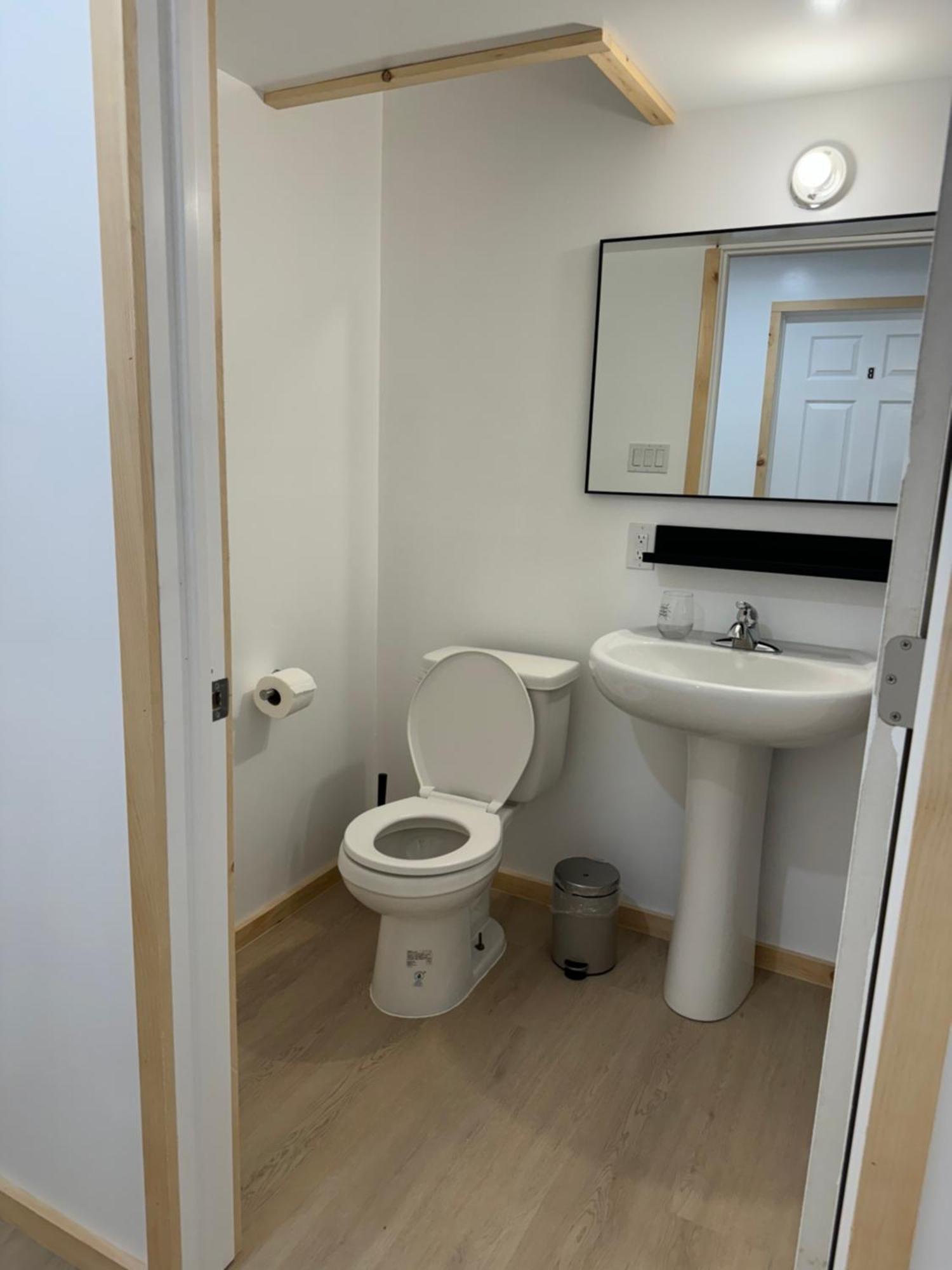 Private Entrance, Private Bathroom, Bedroom And Workspace Ottawa Eksteriør billede